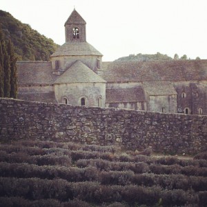 Obzidana cerkev v Provansi